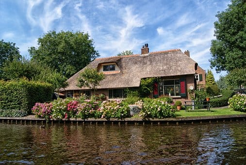 Taxi Transfers Amsterdam Airport Schiphol (AMS) to any destination in Giethoorn